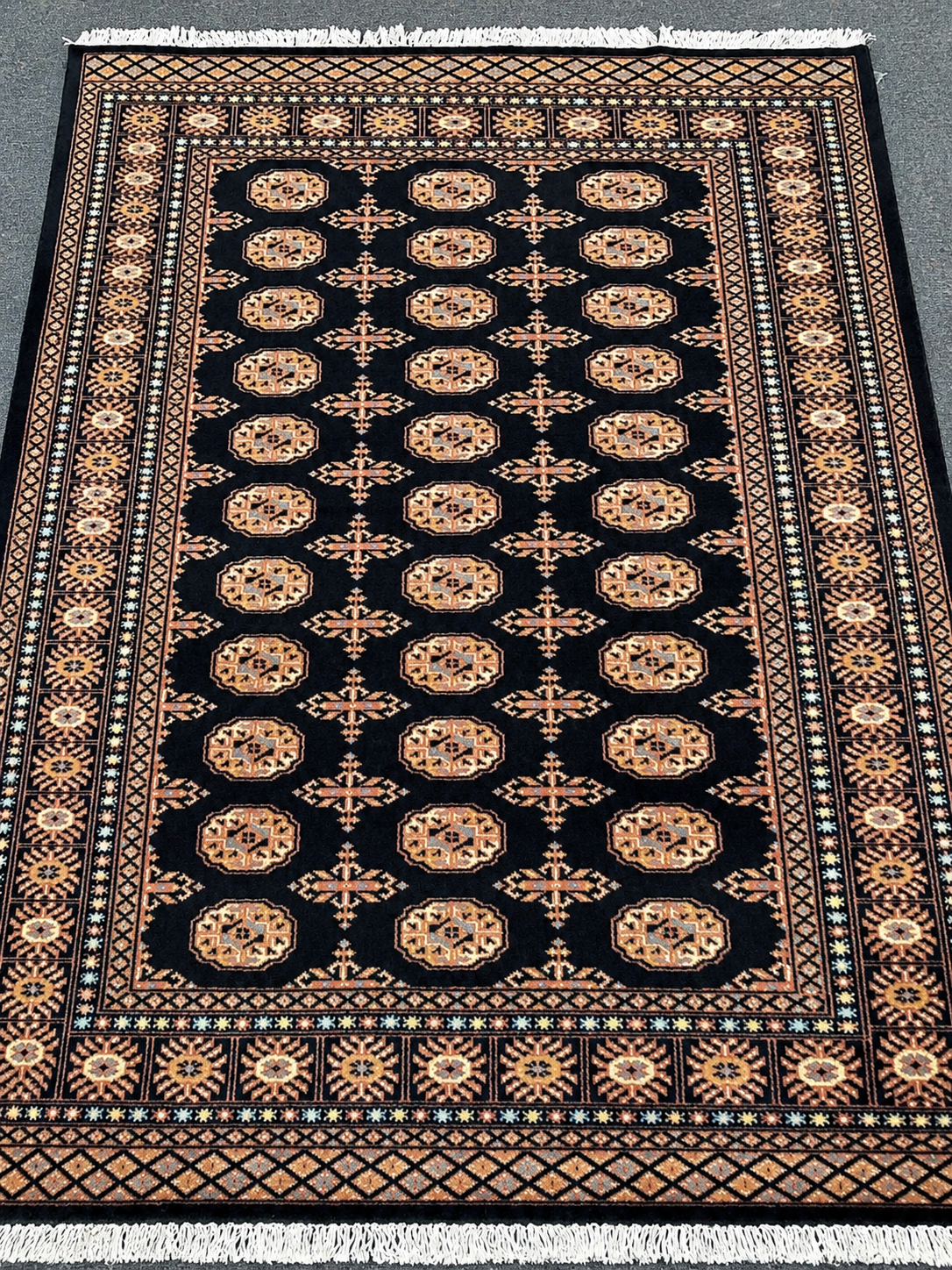 Bohkara hand knotted Pakistan 196x139cm