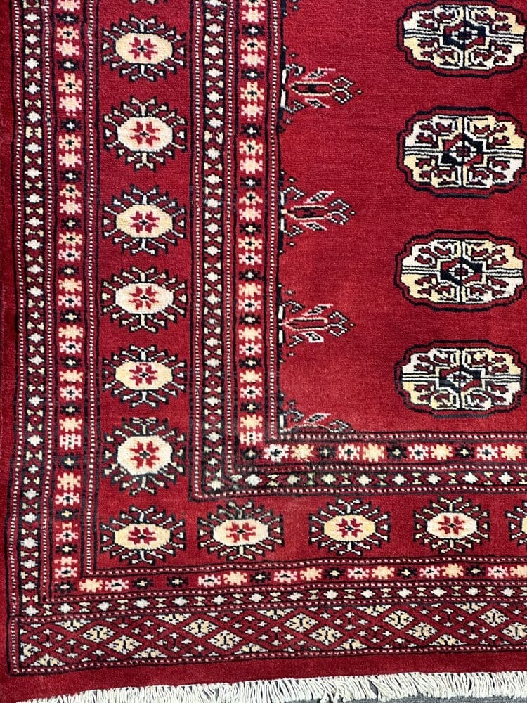 Fine Bohkara hand knotted Pakistan 190x137cm