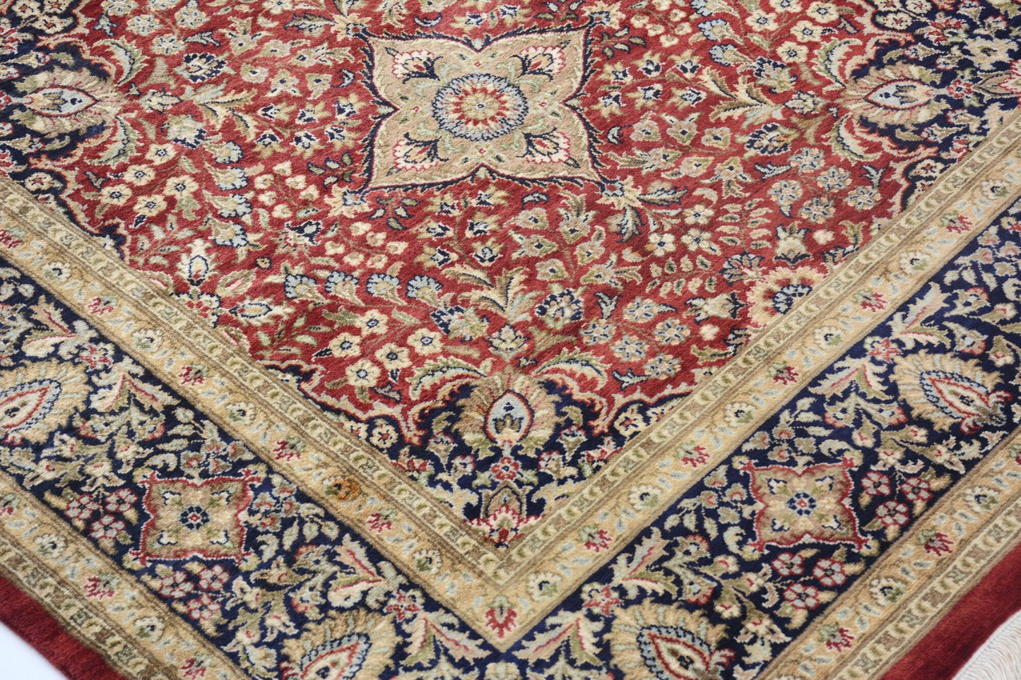 270cm x 182 Hand Knotted pure wool pile area rug Kashmiri