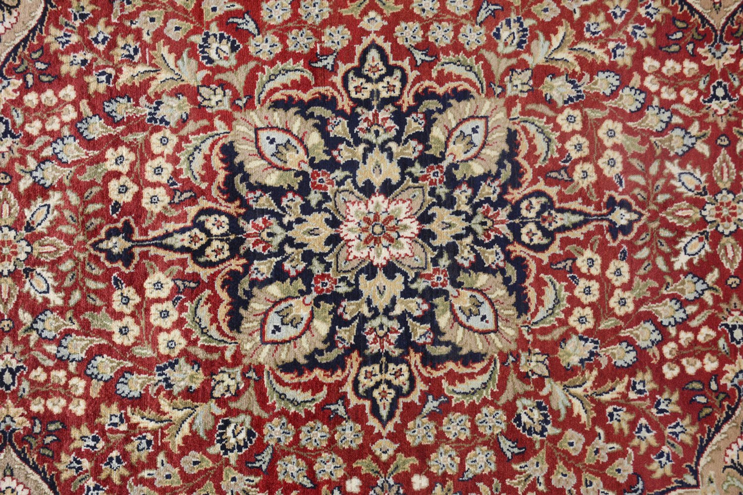 270cm x 182 Hand Knotted pure wool pile area rug Kashmiri