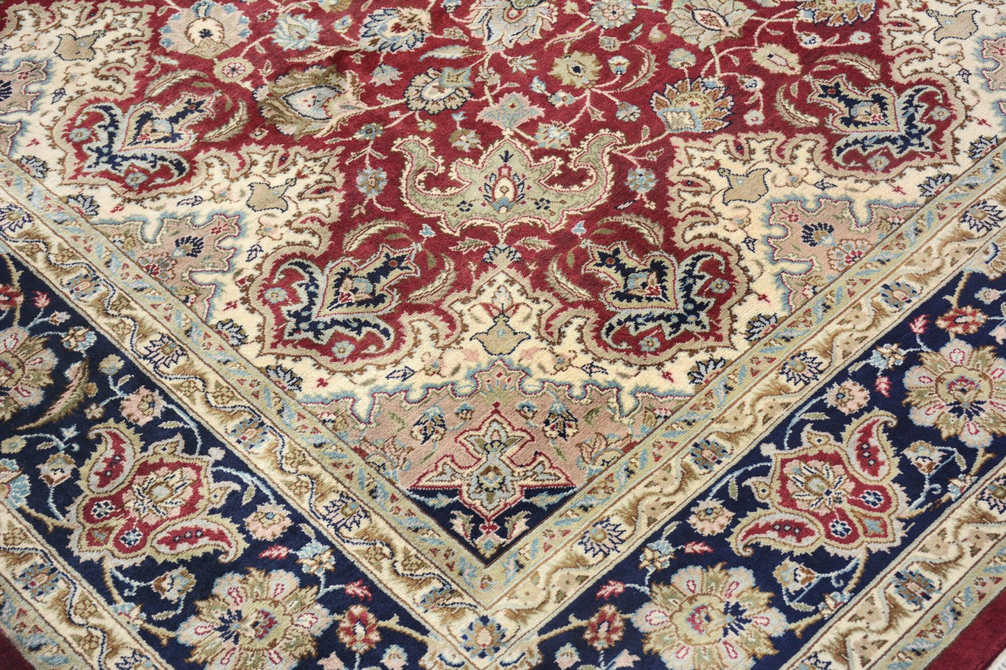 269cm x 184cm Hand Knotted Kashmiri pure wool pile rug with silk highlights