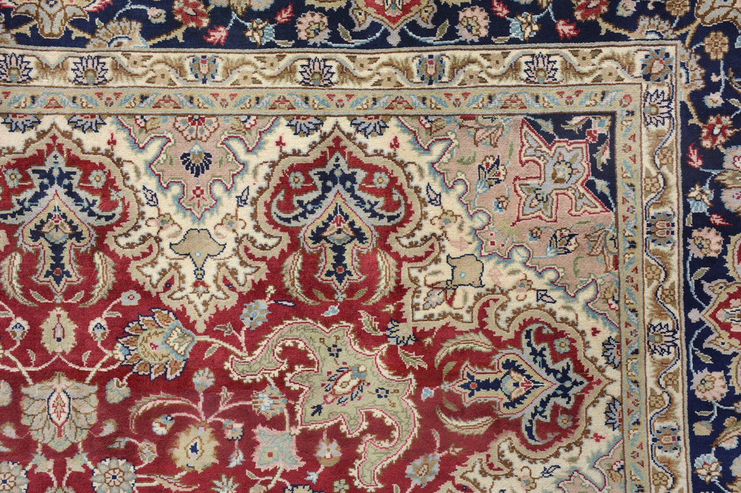 269cm x 184cm Hand Knotted Kashmiri pure wool pile rug with silk highlights