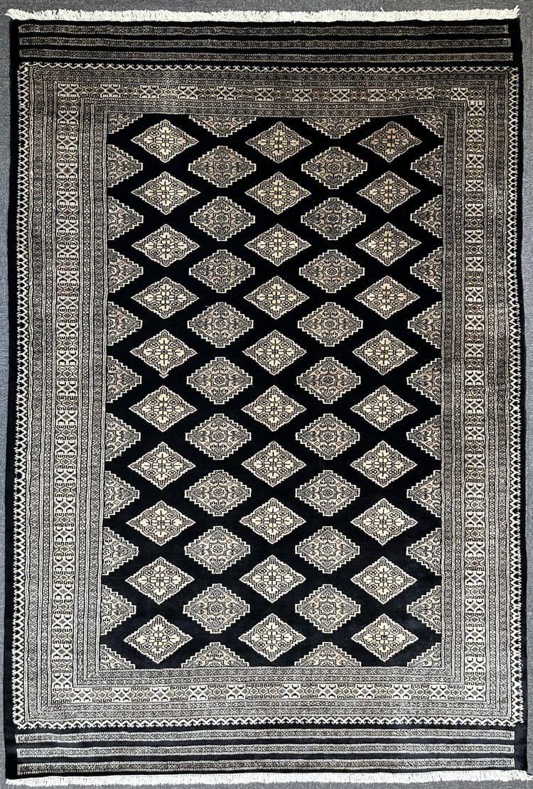 Fine Kashmiri Wool & silk highlights pile
